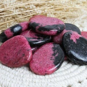 Galet plat Rhodonite